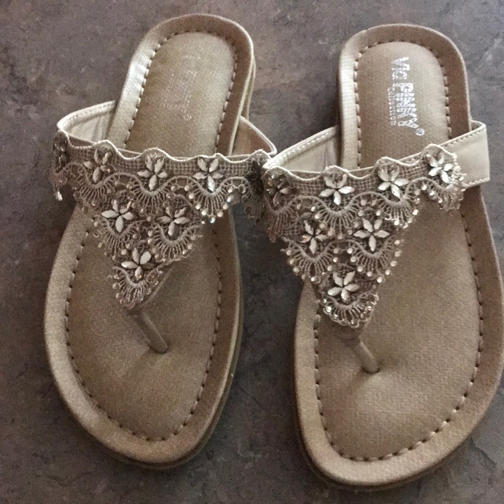 Cute sandals 7.5